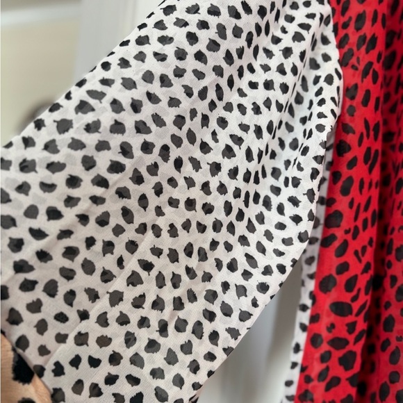 Umgee Women's Animal Mixed Print Ruffled Sleeve Surplice Top Size Large - Picture 8 of 16